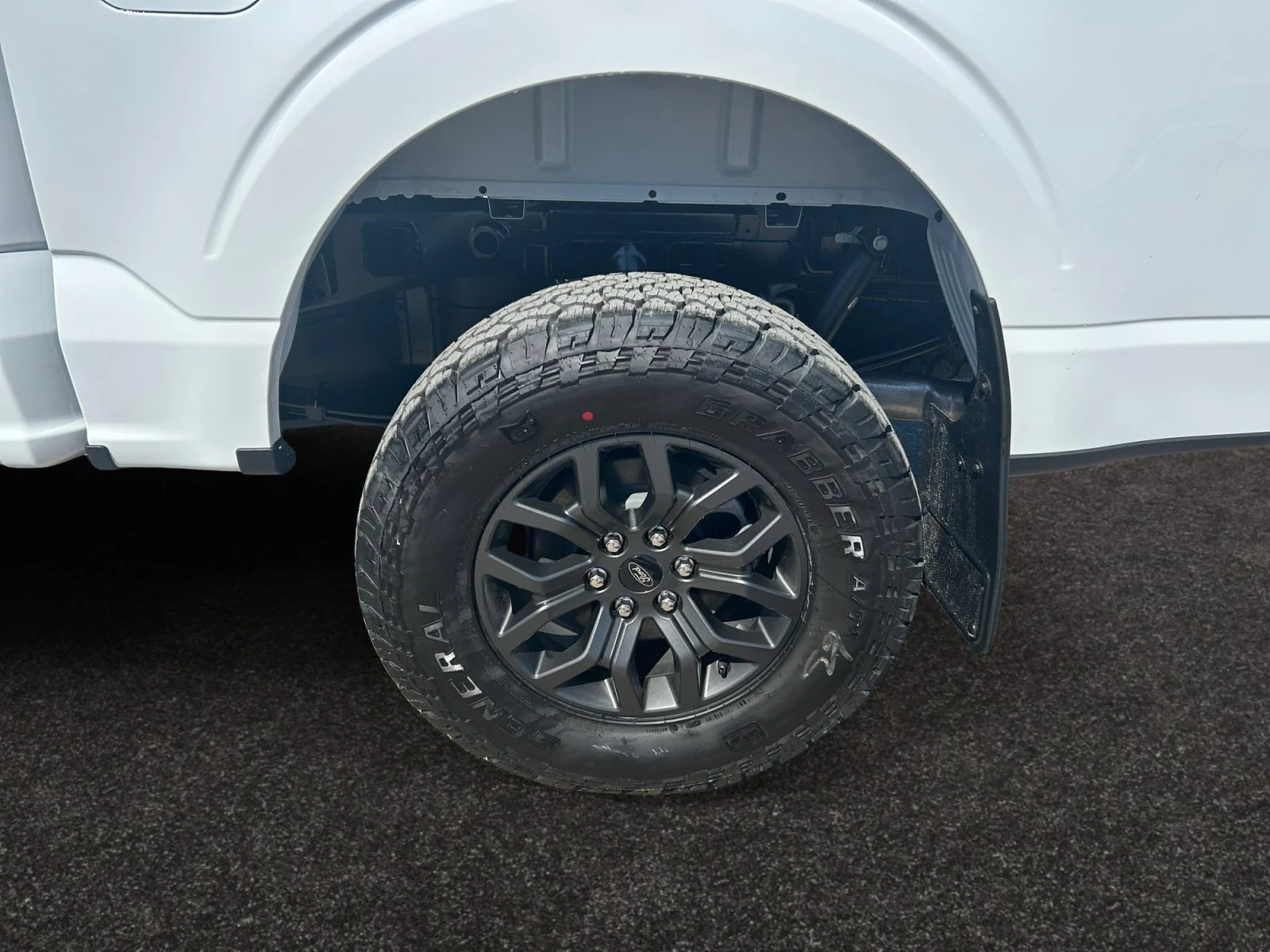 New 2026 Oxford White Ford Tremor image 9