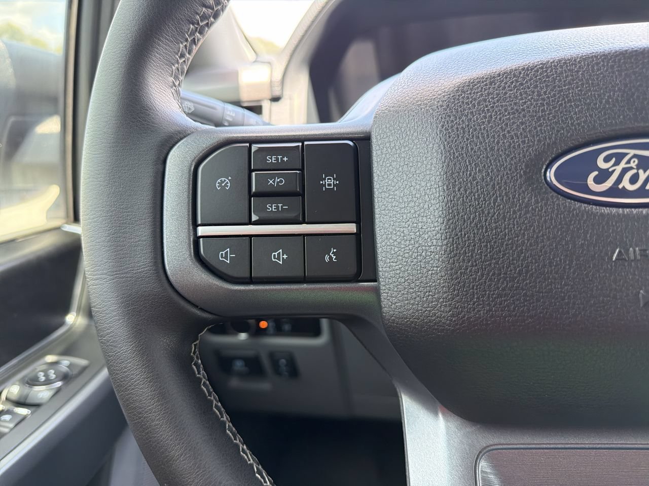 Used 2025 Gray Metallic Ford XLT image 27