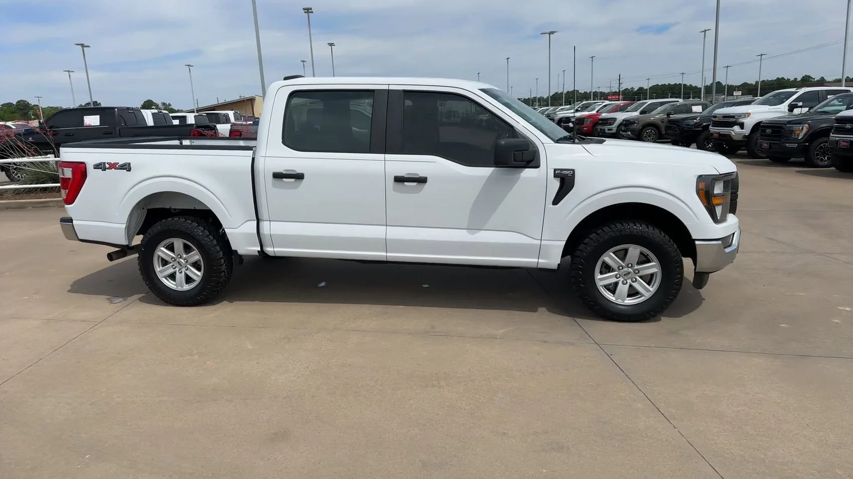 Used 2023 Oxford White Ford XL image 2