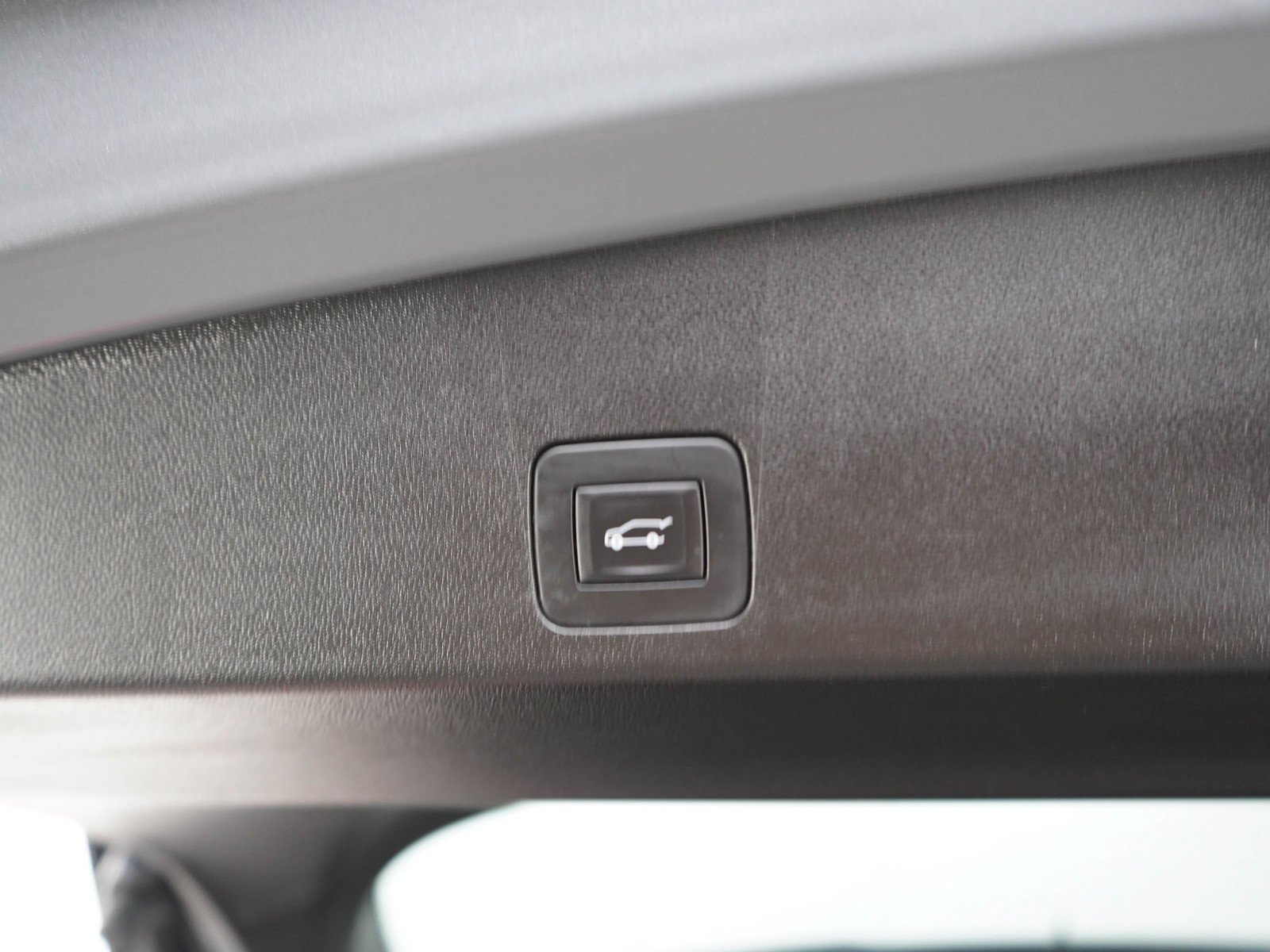 Used 2020 Satin Steel Metallic Buick AWD 4dr Essence image 17