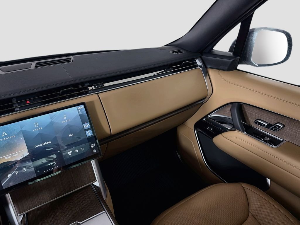 New 2026 Eiger Grey Land Rover SE image 25