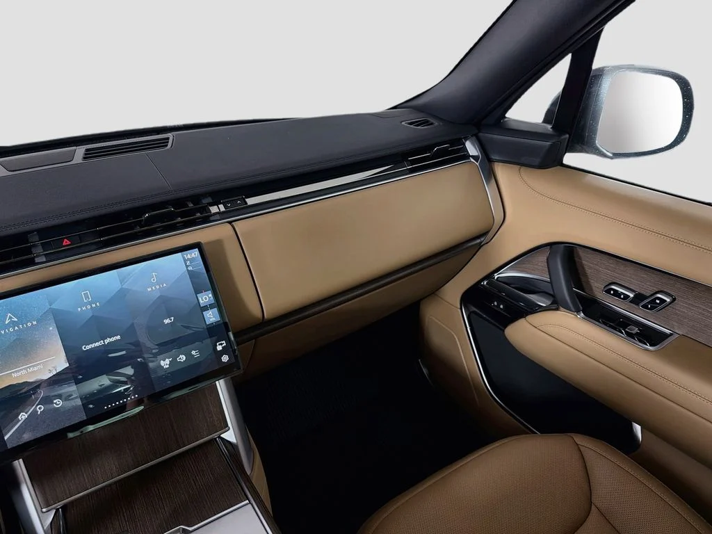 New 2026 Eiger Grey Land Rover SE image 25