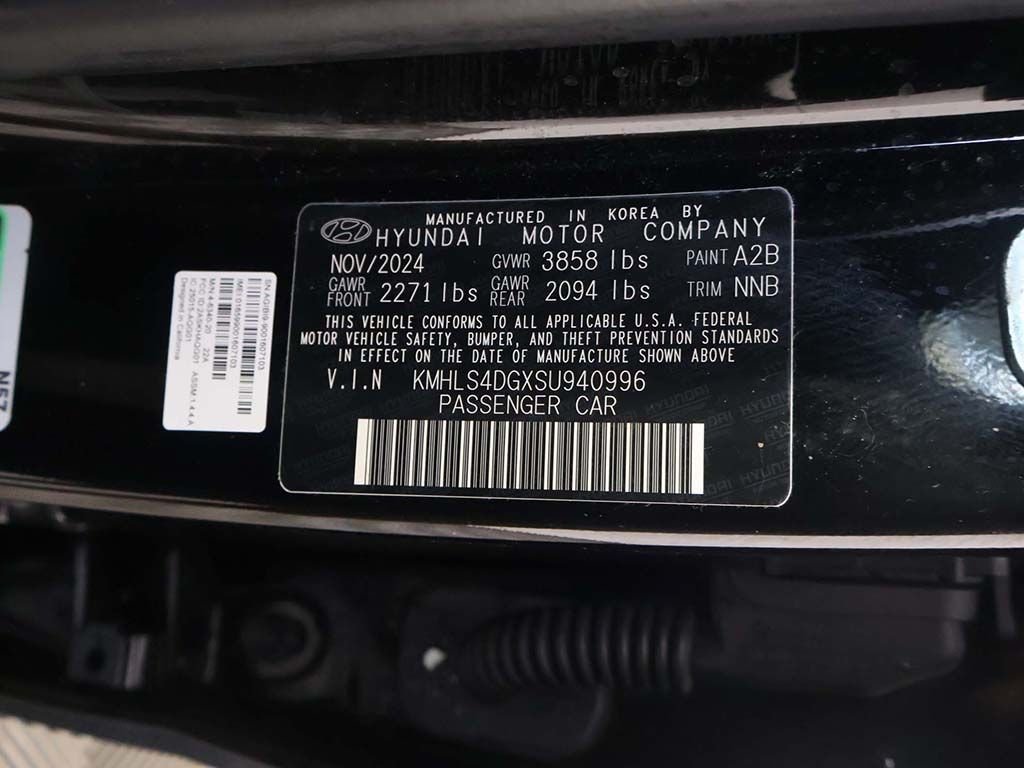 Used 2025 Black Hyundai SEL Convenience image 47