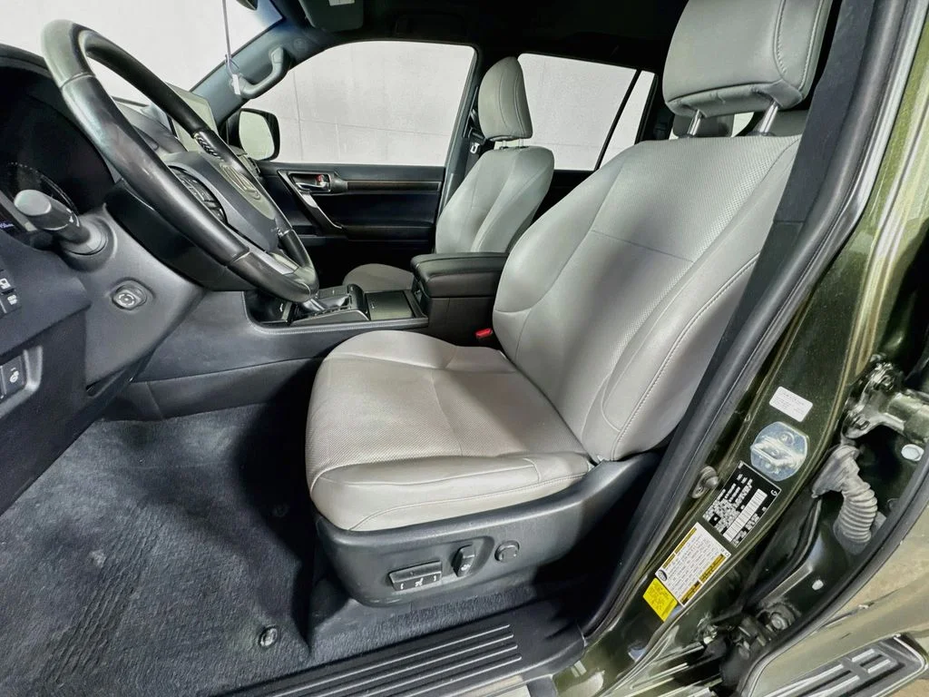 Used 2023 Green Lexus 460 image 25