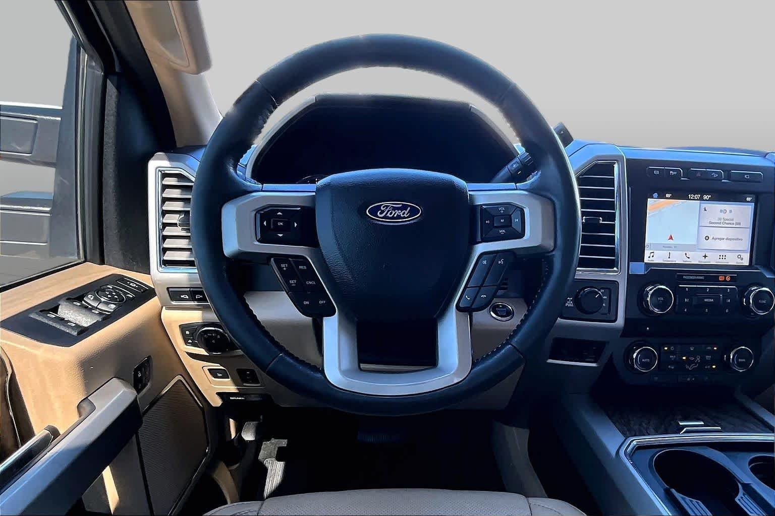 Used 2017 White Platinum Metallic Tri-Coat Ford Lariat image 6