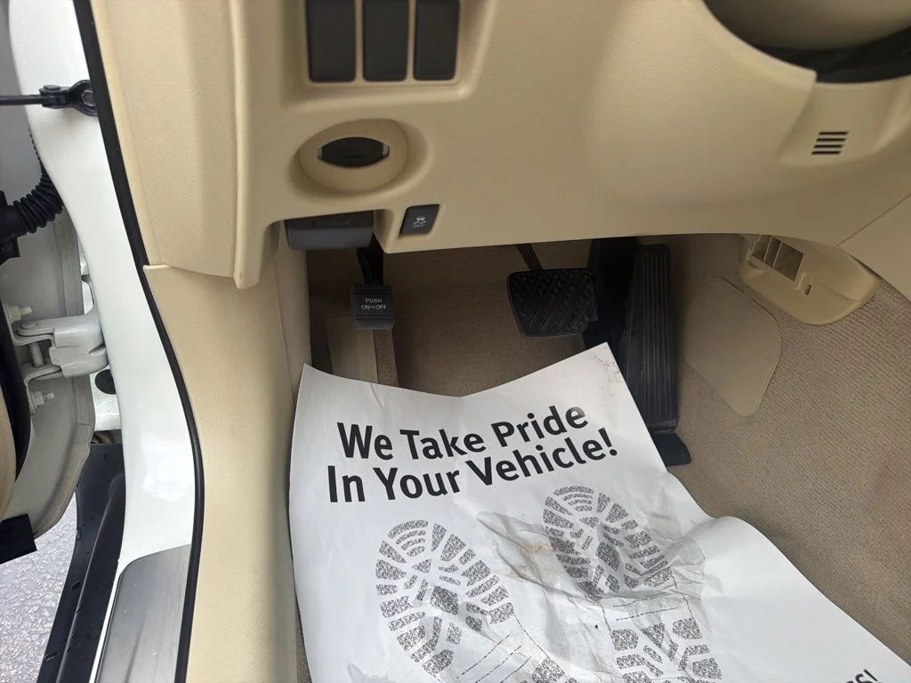 Used 2014 White INFINITI Journey image 24