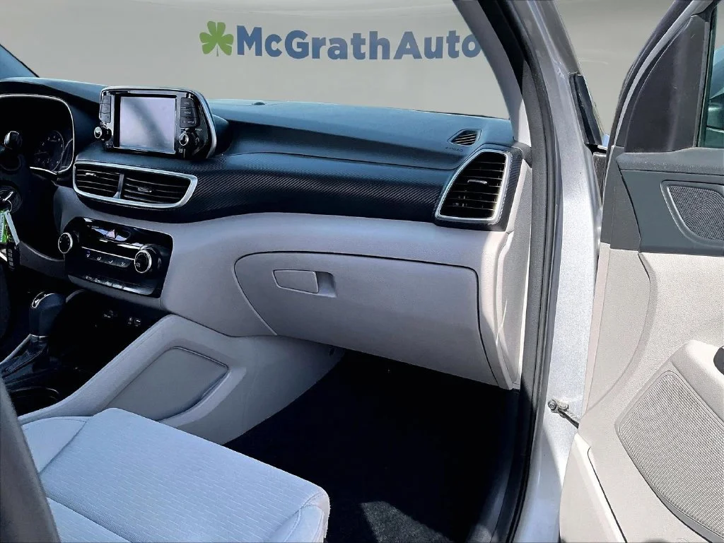 Used 2020 Silver Hyundai SE image 29