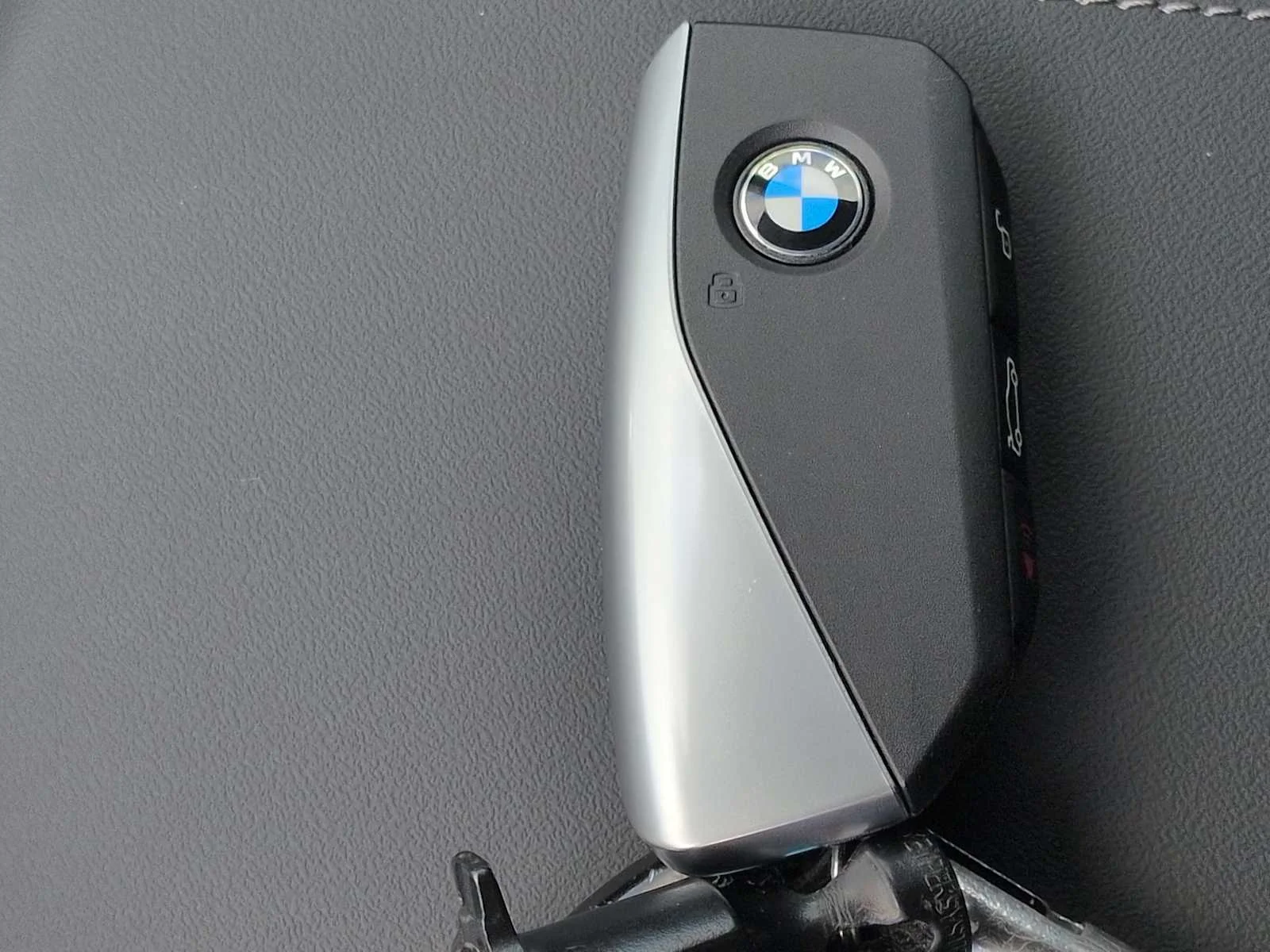 New 2026 Vegas Red Metallic BMW xDrive28i image 37
