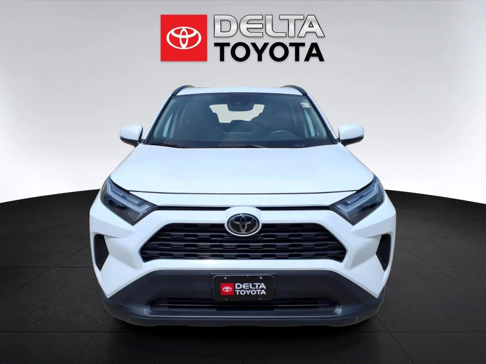 Used 2025 Ice Cap Toyota XLE image 8