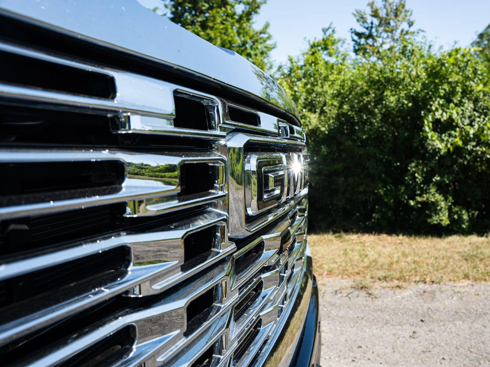 Used 2025 Onyx Black GMC Denali image 12