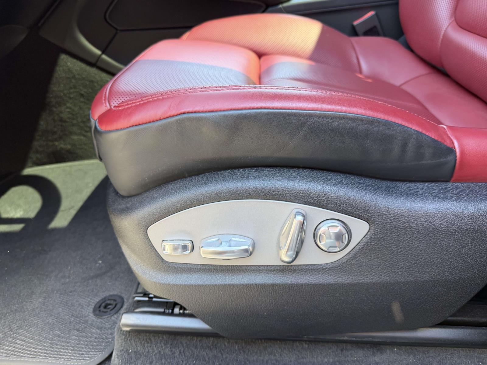 Certified Used 2024  Porsche  image 19