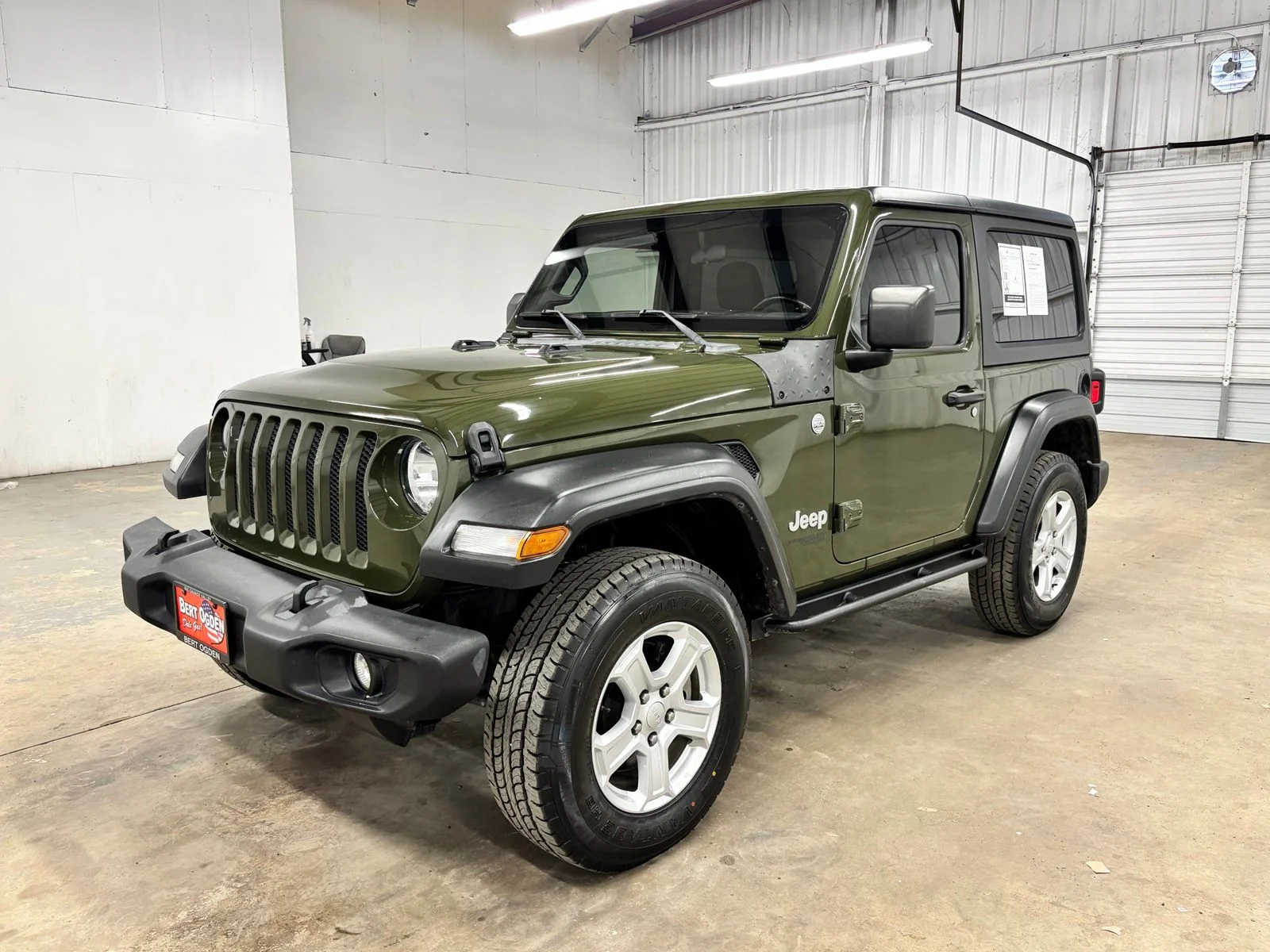 Used 2020 Green Jeep Sport S image 2