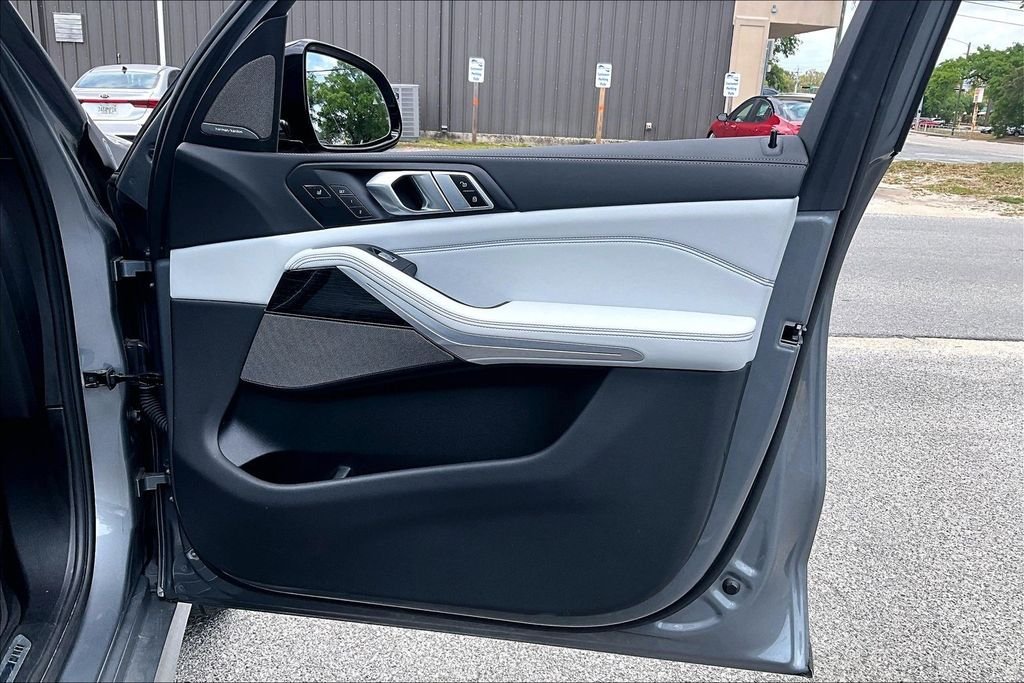 Used 2023 Gray BMW xDrive40i image 28