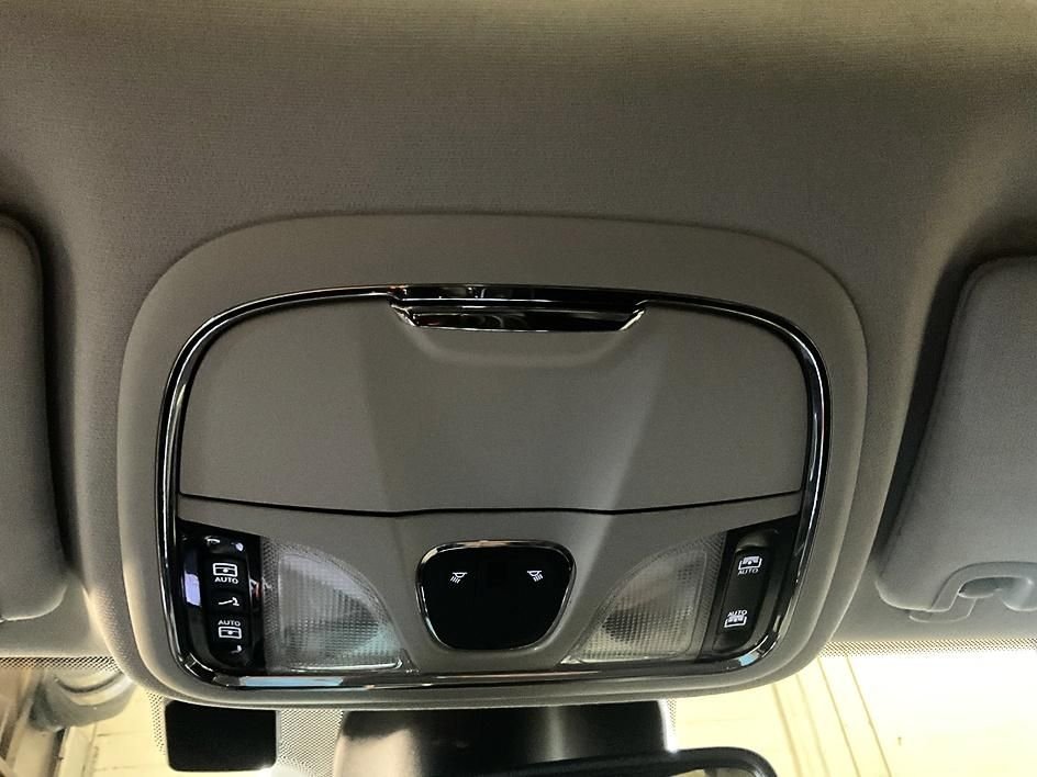 Used 2021 Gray Jeep Limited image 25