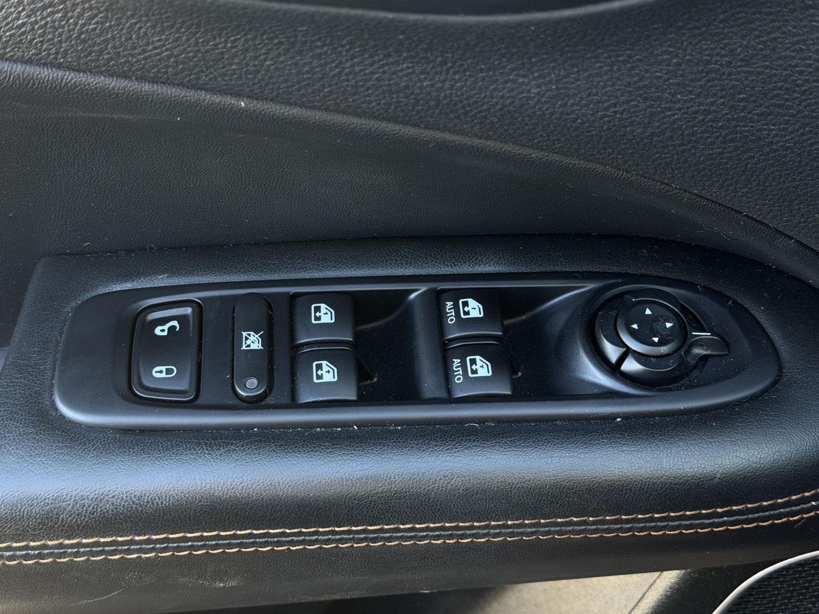 Used 2018 Granite Crystal Metallic Clearcoat Jeep Limited image 7
