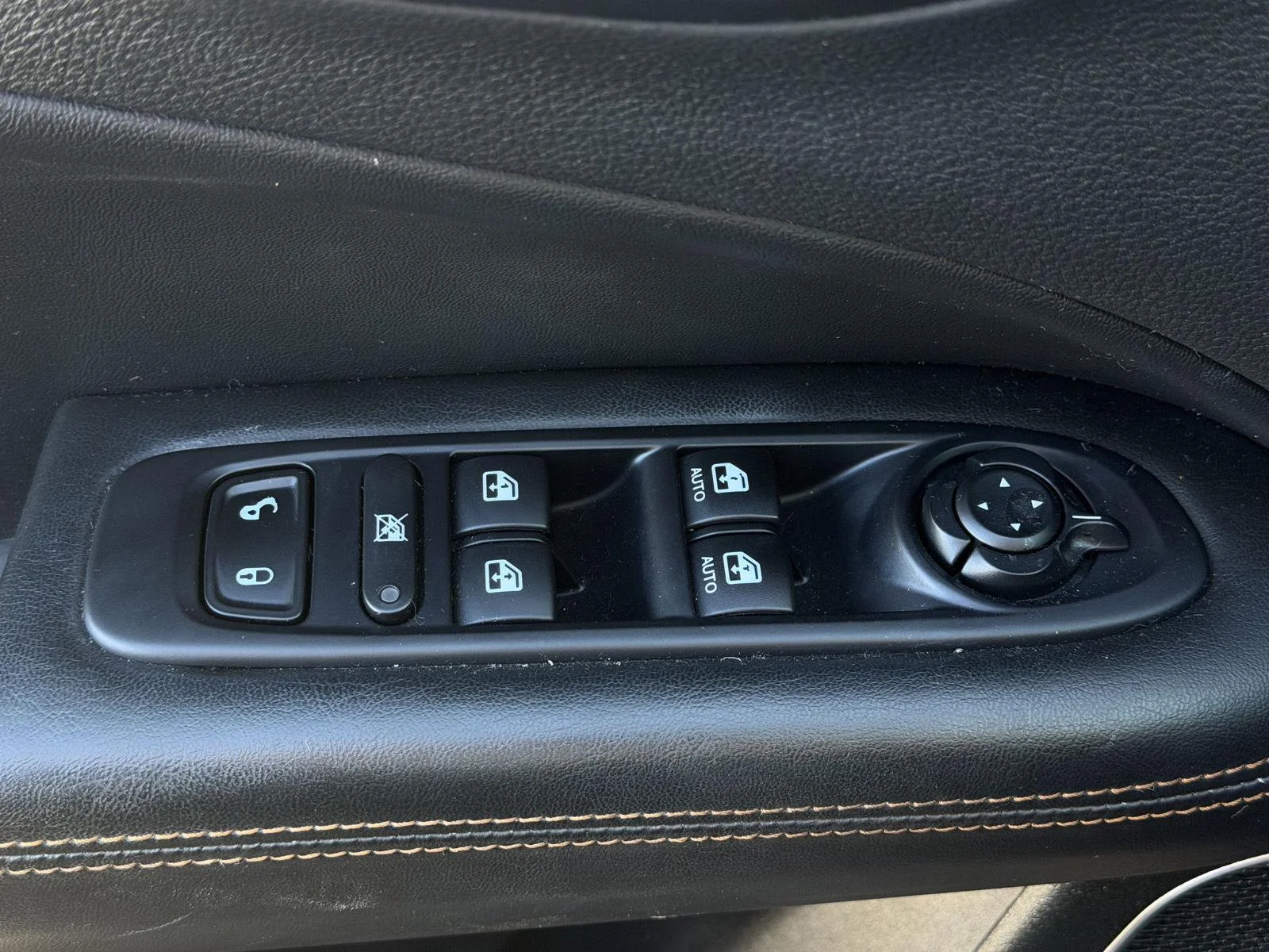 Used 2018 Granite Crystal Metallic Clearcoat Jeep Limited image 7