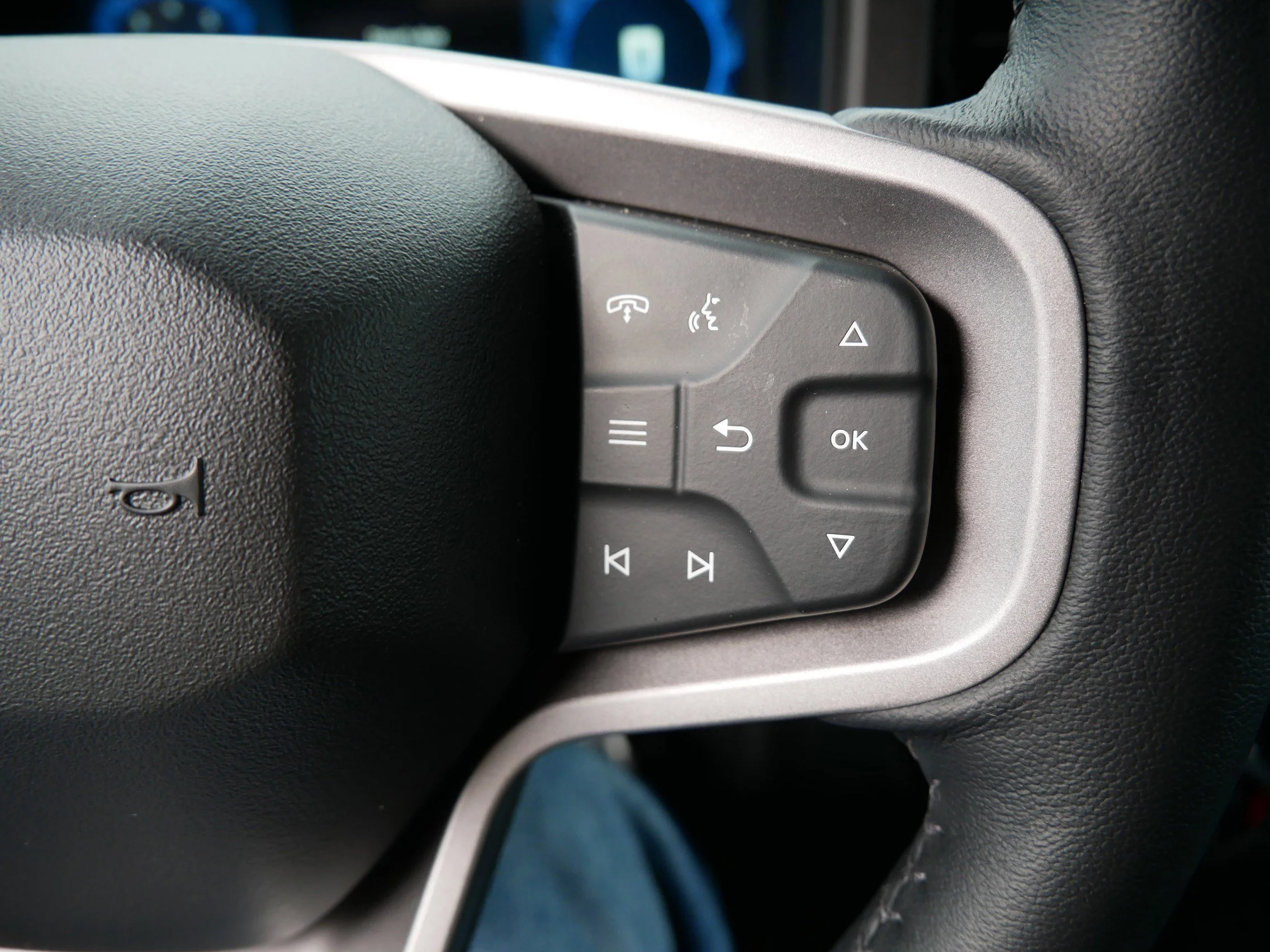 New 2025 Azure Gray Metallic Ford Badlands image 28