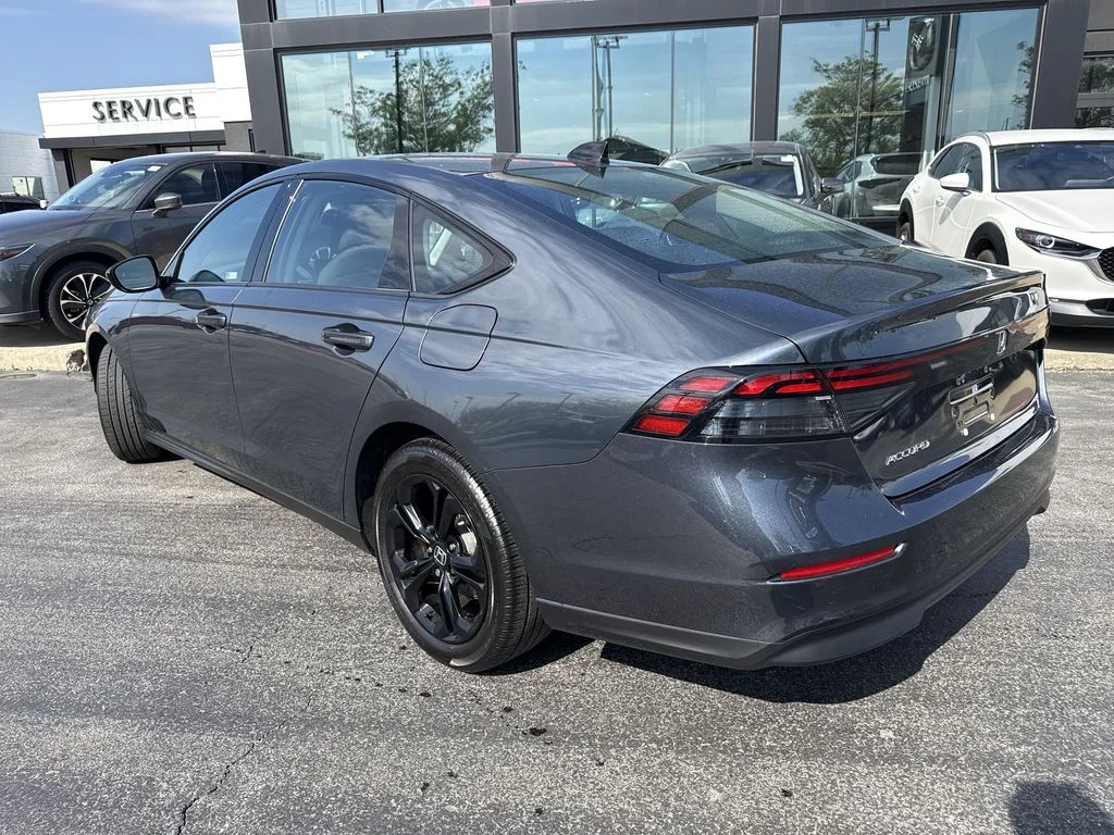 Used 2025 Blue Honda SE image 9