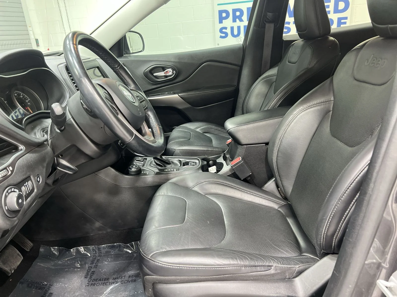Used 2020 Gray Jeep Latitude Plus image 11