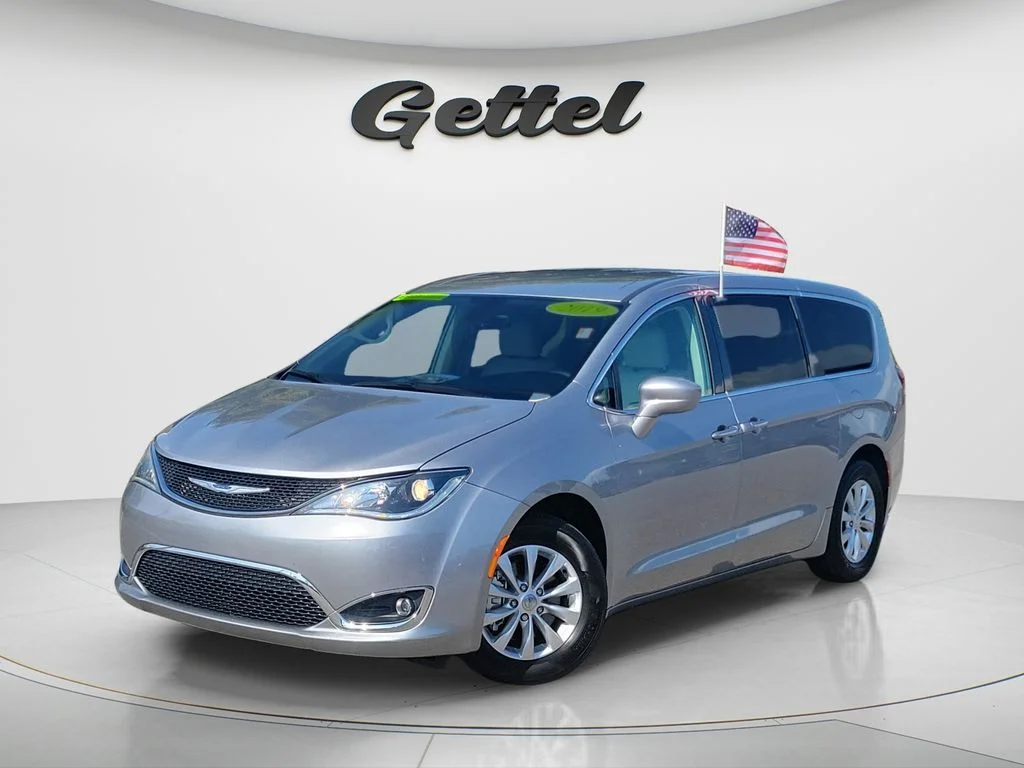 2019 Chrysler Pacifica Touring Plus's photo