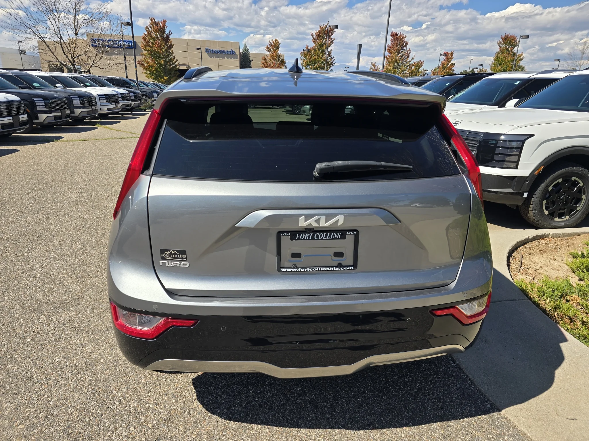 Used 2024 Steel Gray Kia Wind image 15
