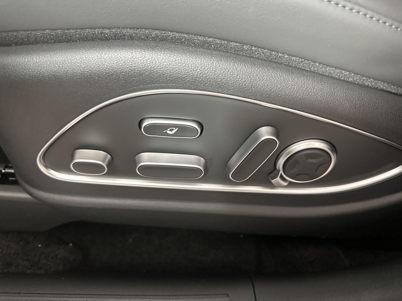 New 2026 Abyss Black Pearl Hyundai Calligraphy AWD image 10