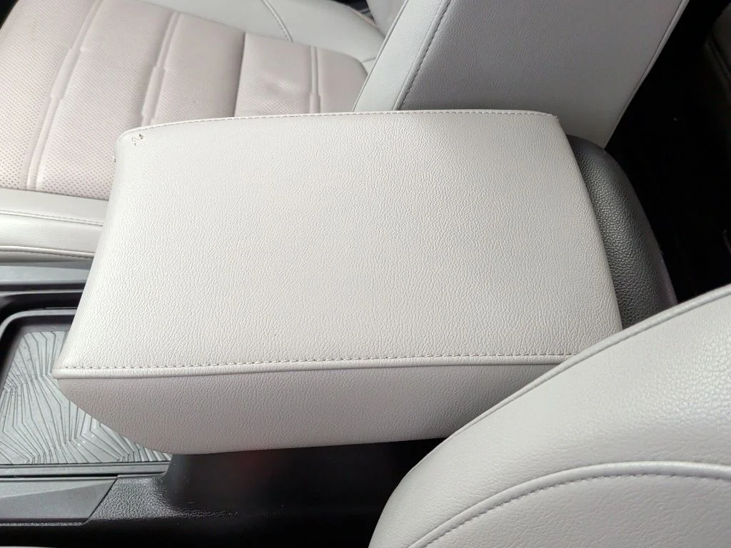 Used 2018 Lunar Silver Metallic Honda Touring image 28