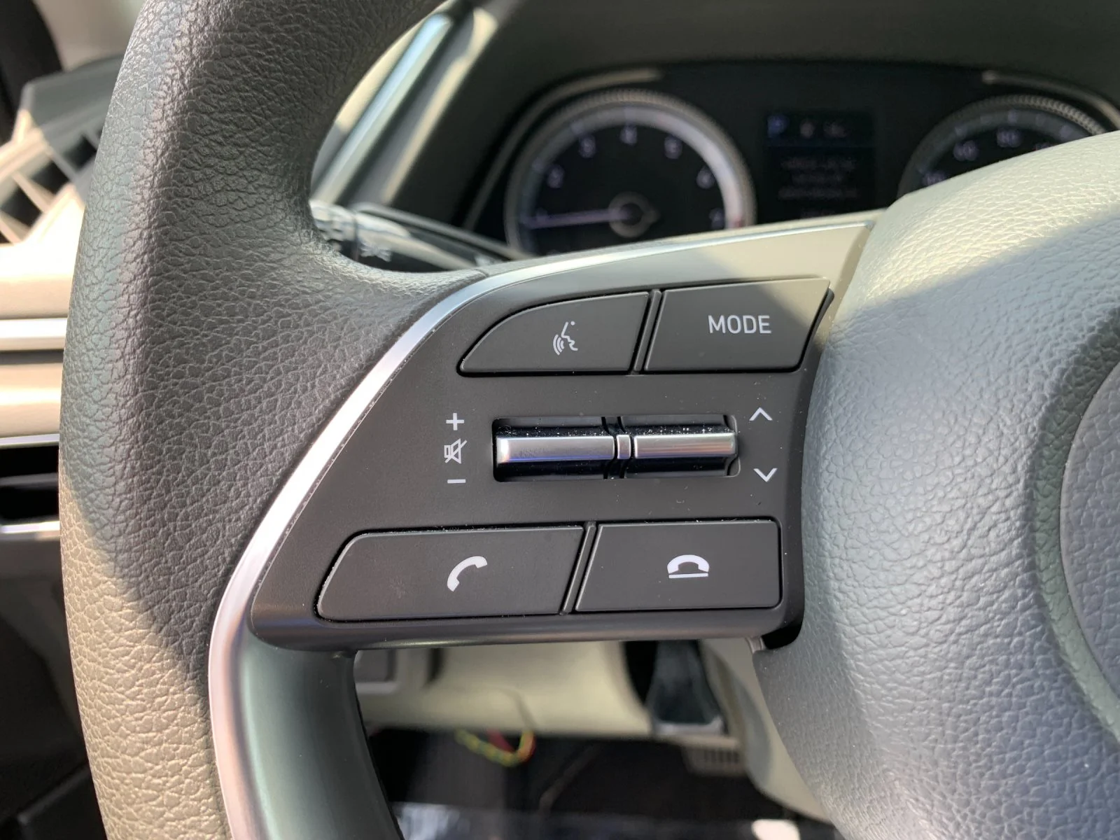 Used 2023 Silver Hyundai SEL image 26