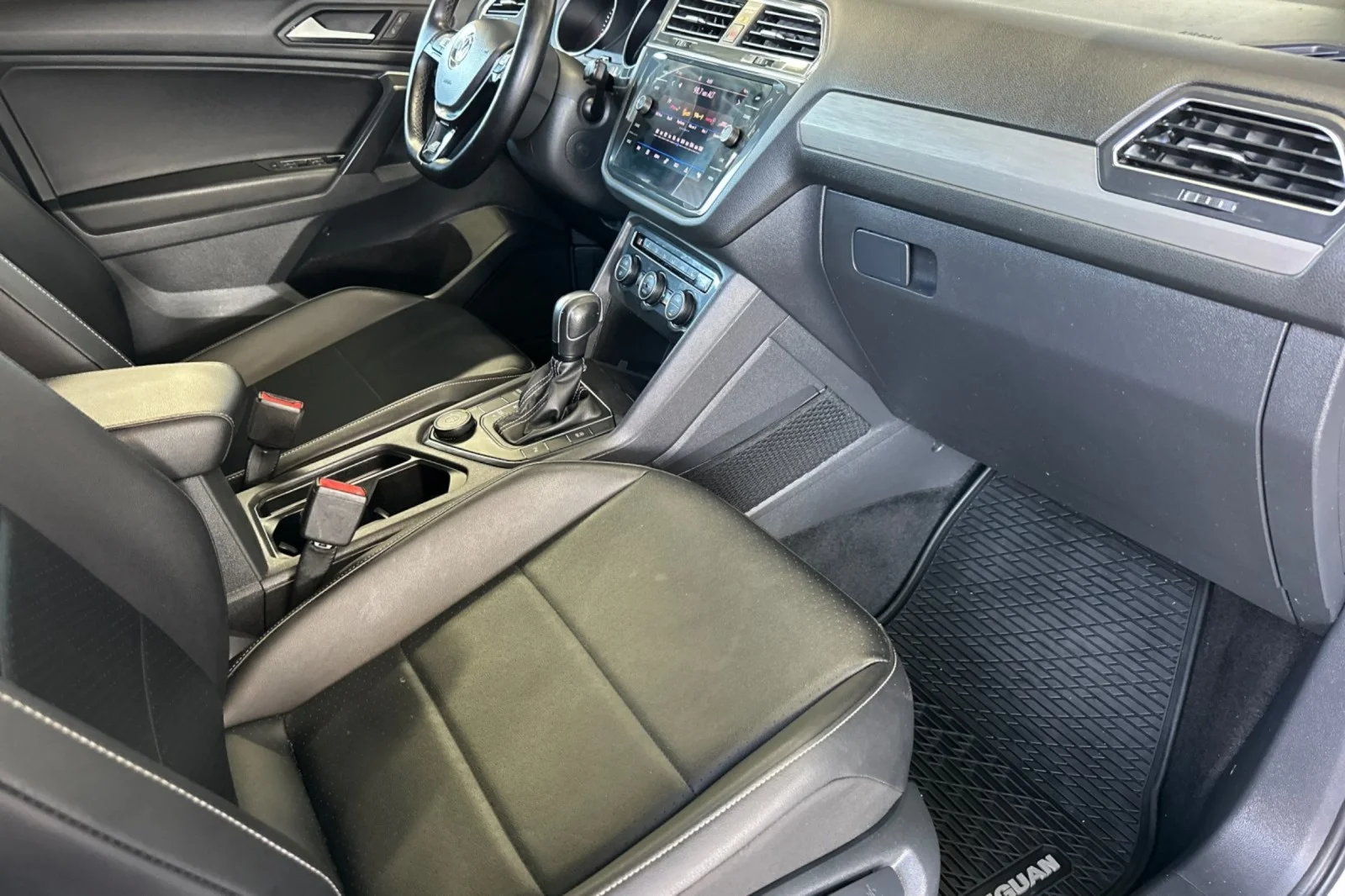 Used 2021 SILVER METALLIC Volkswagen SE R-Line Black image 15