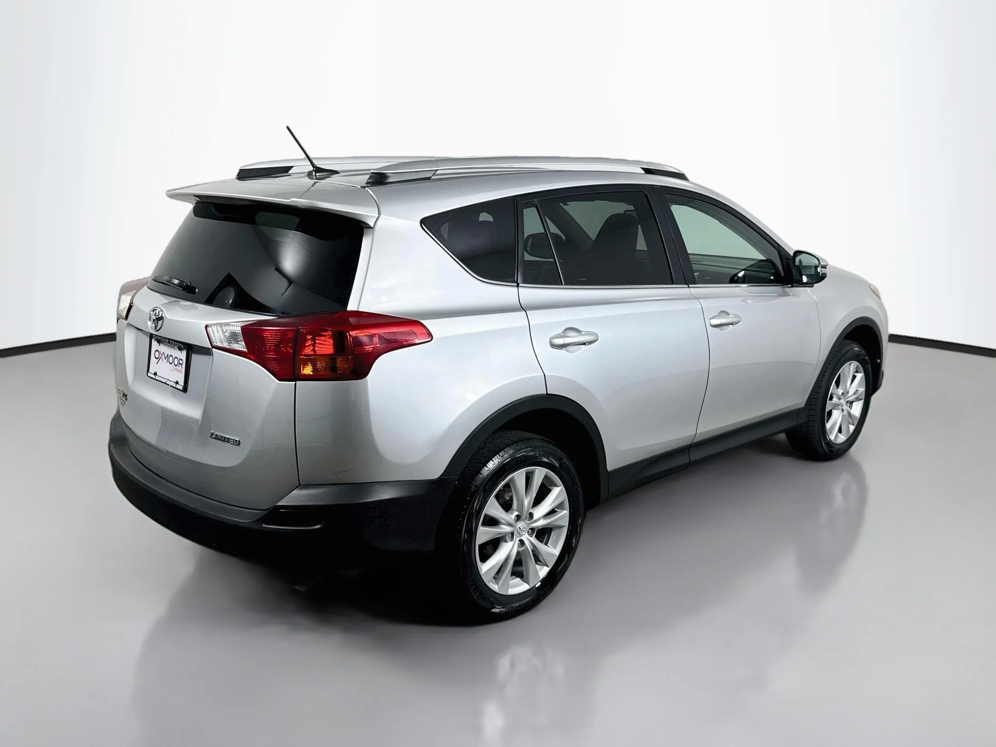 Used 2015 Classic Silver Metallic Toyota Limited image 7