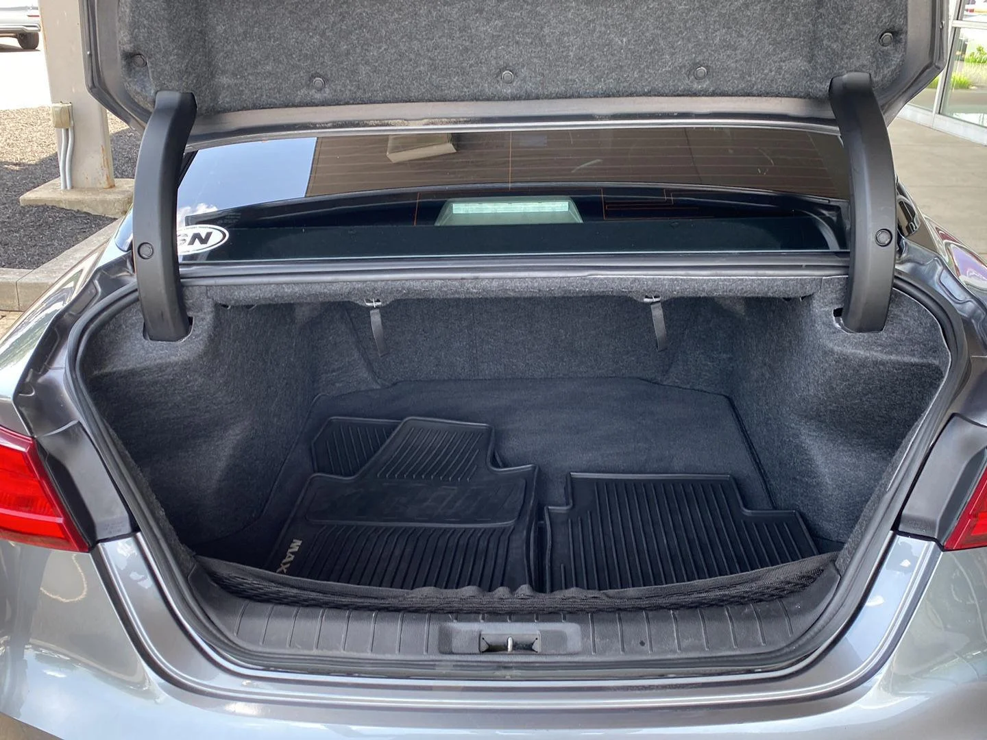 Used 2017 Gun Metallic Nissan SL image 10