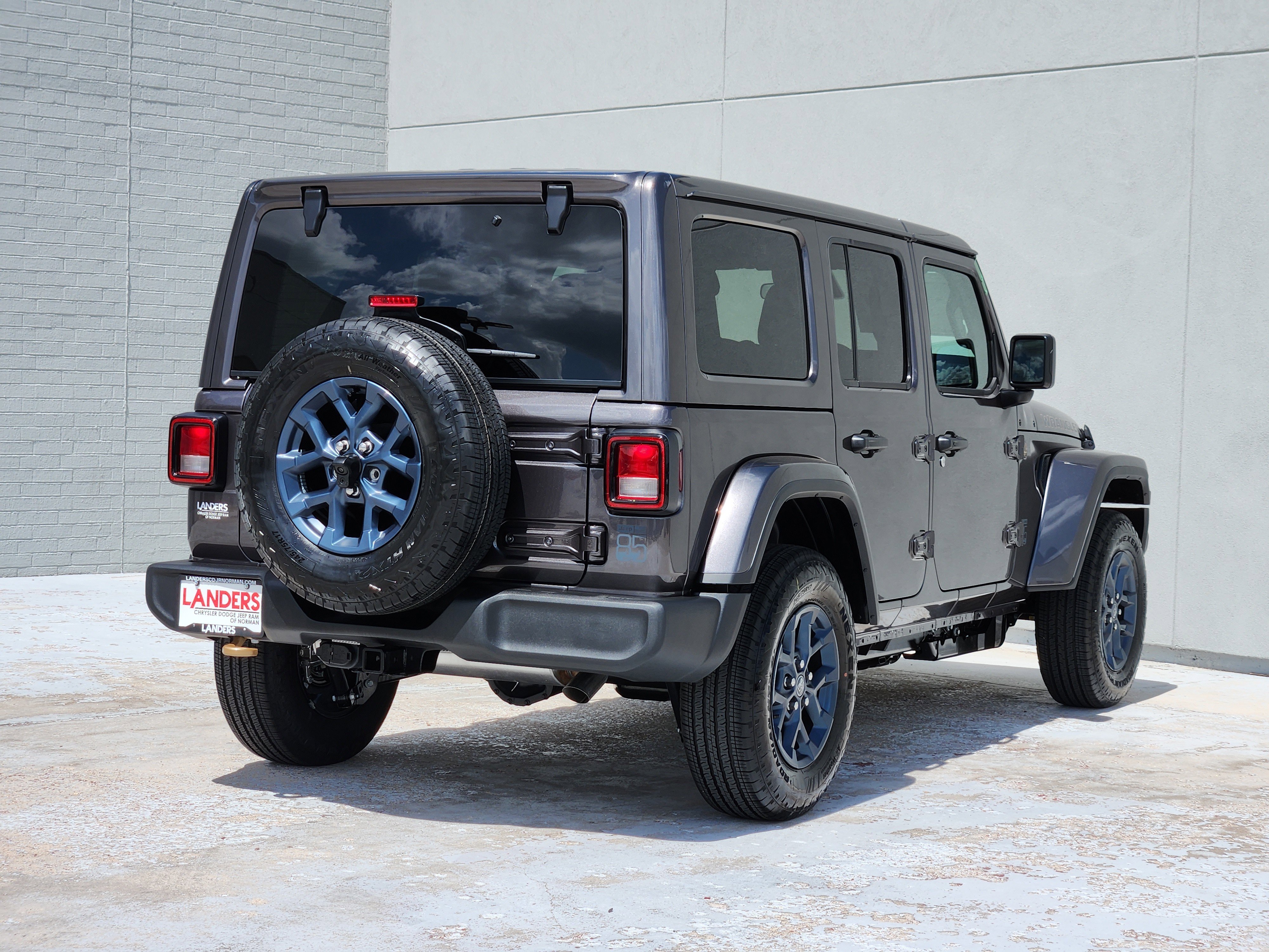 New 2026 Granite Crystal Metallic Clearcoat Jeep 85th Anniversary image 4
