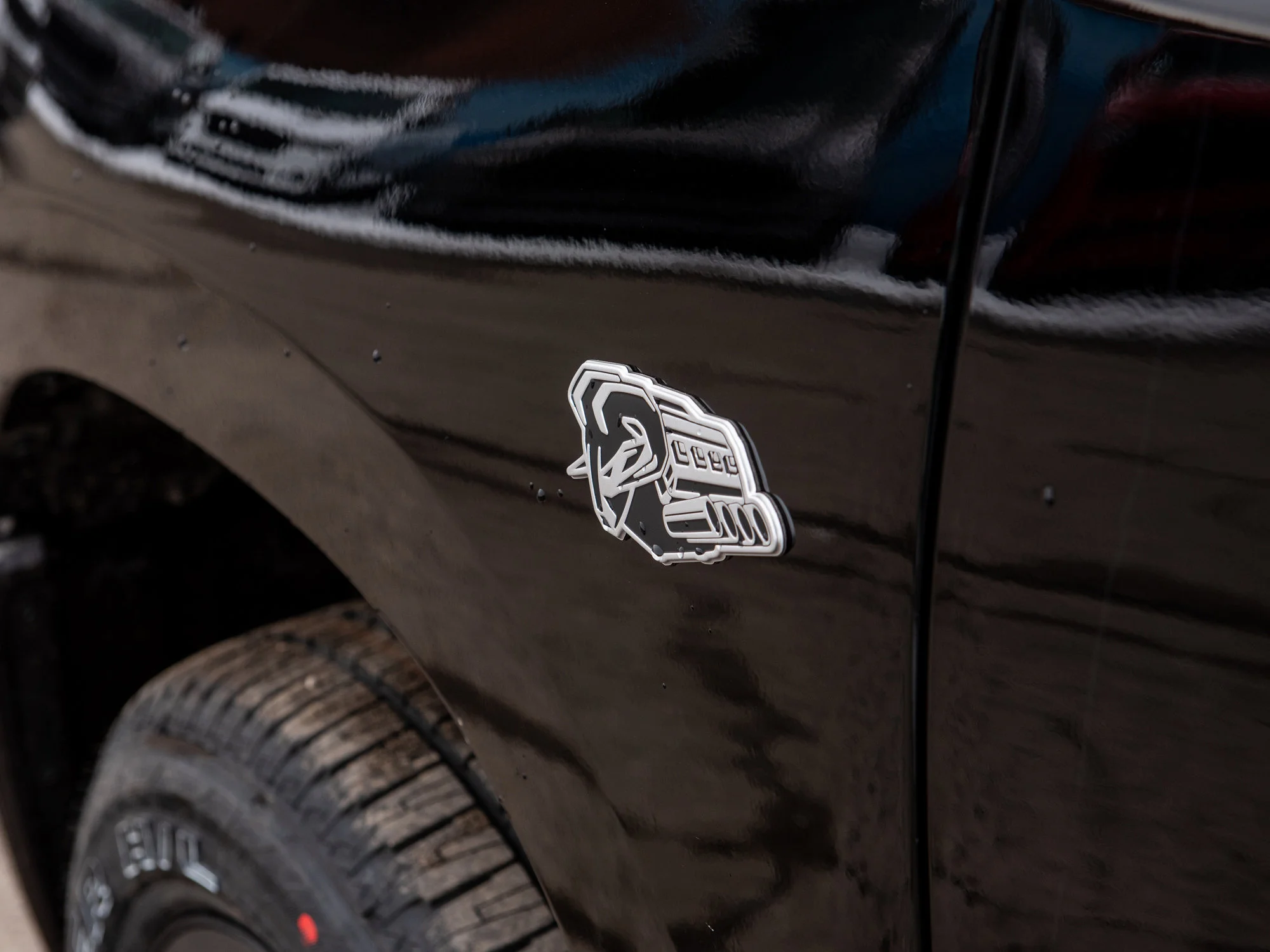 New 2026 Black RAM Sport* HEMI V8 image 3