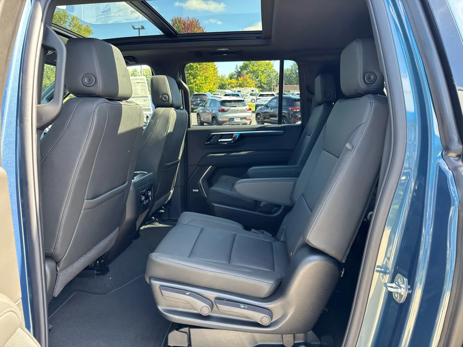 2027 Chevrolet Suburban LT - Photo 20