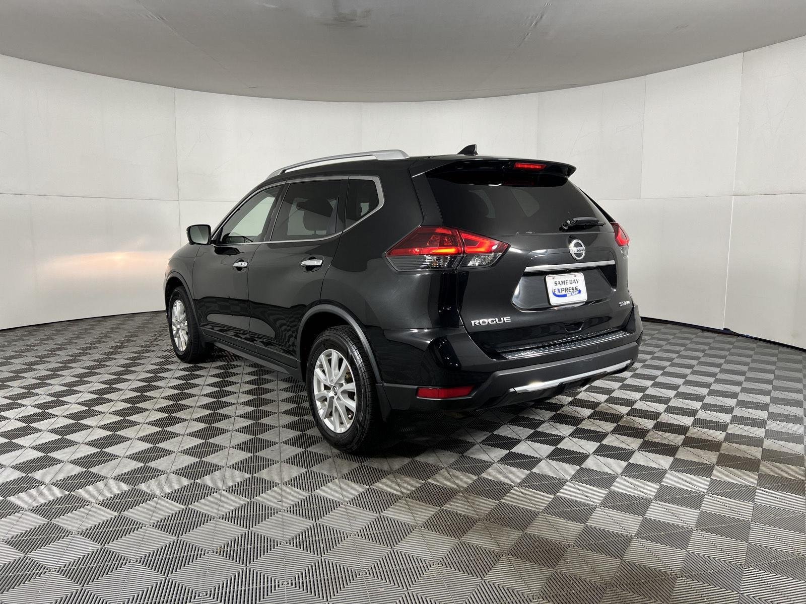 Used 2018 Black Nissan  image 5