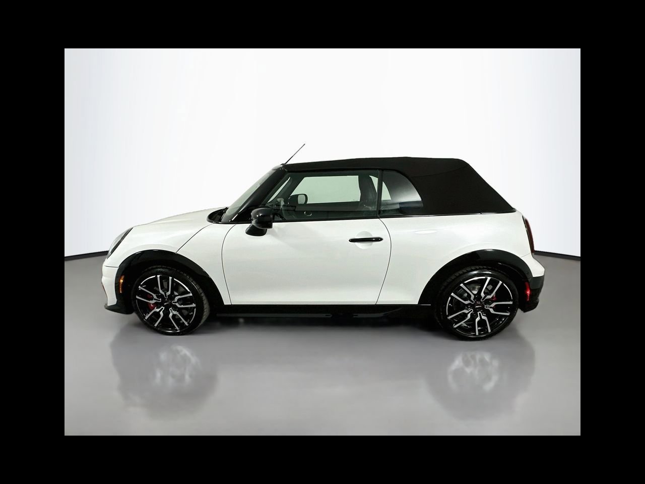 New 2026 Nanuq White Metallic MINI ICONIC image 8