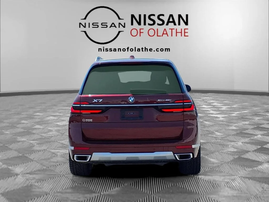 Used 2024 Red BMW xDrive40i image 30