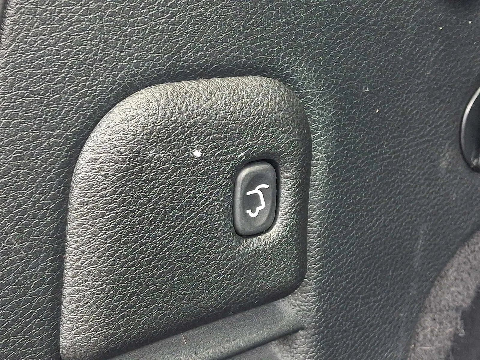 Used 2018 Bright White Clearcoat Jeep Altitude image 30