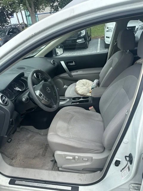 Used 2011 White Nissan SV image 4