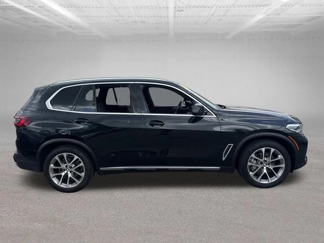 Used 2022 Black BMW xDrive40i image 5