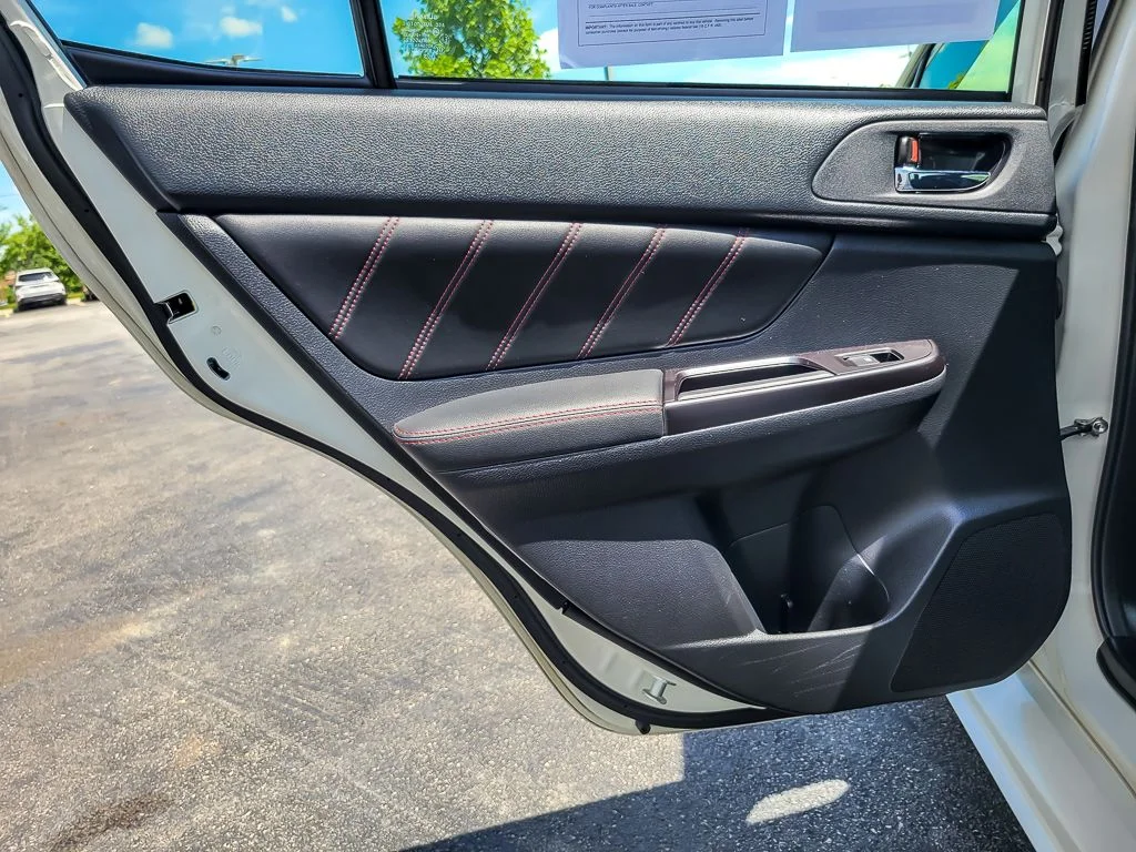Used 2020 White Subaru Base image 17