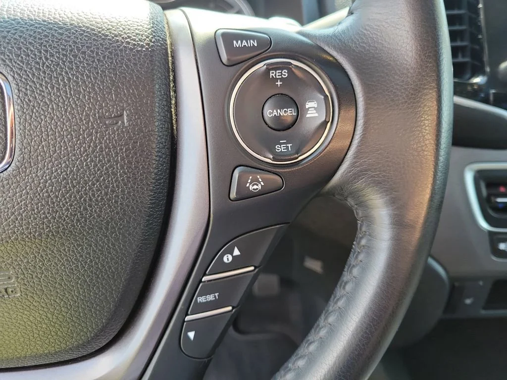 Used 2023 White Honda RTL image 24
