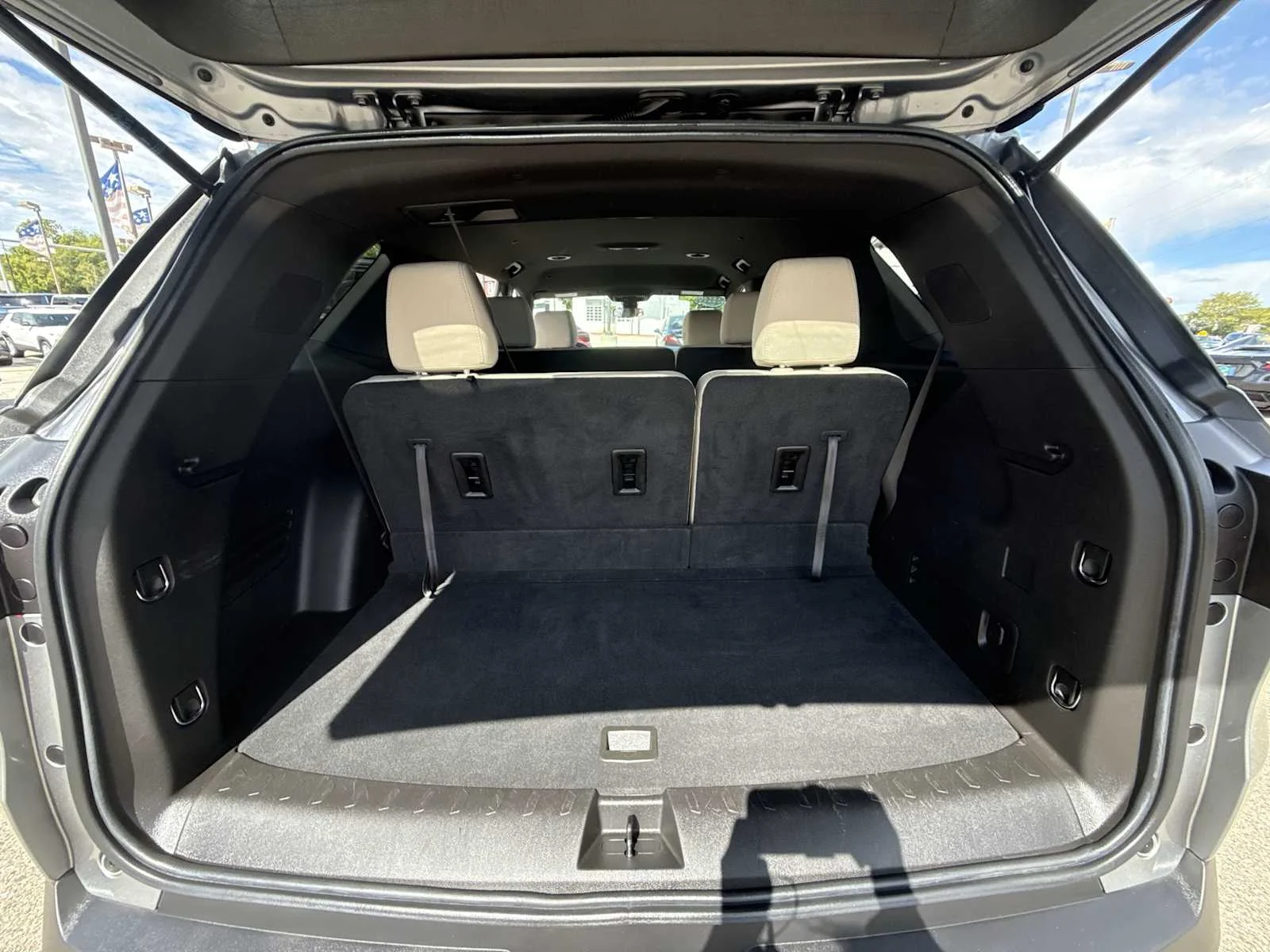 2023 Chevrolet Traverse LS - Photo 25