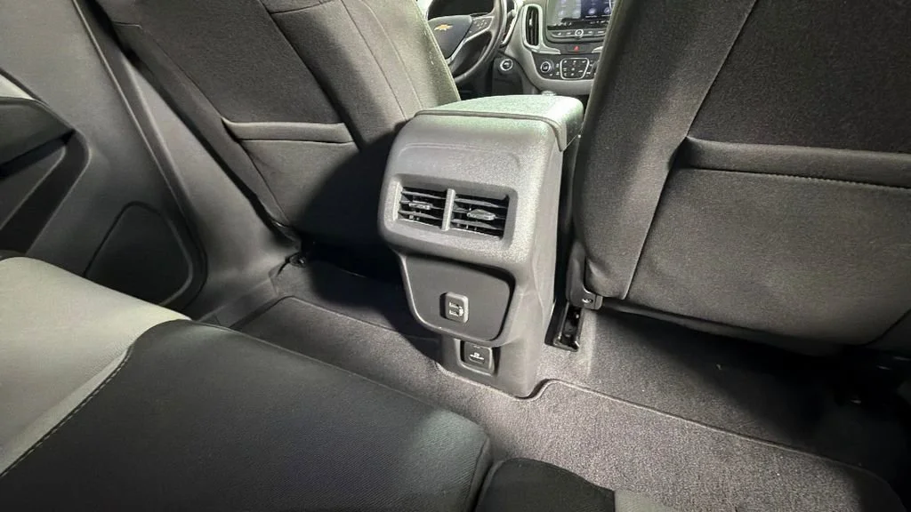 Used 2021 SUMMIT WHITE Chevrolet LT image 44
