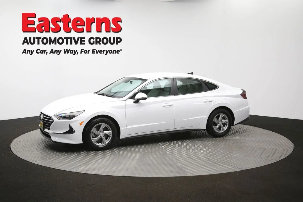 Used 2023 White Hyundai SE image 57