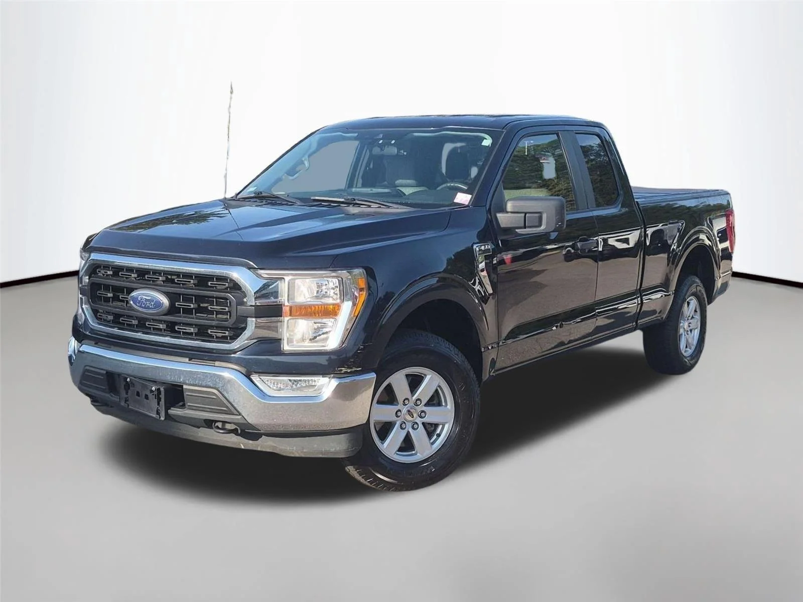 Used 2022 Antimatter Blue Metallic Ford XLT image 1