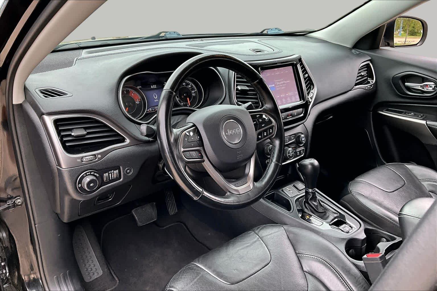 Used 2020 Diamond Black Crystal Pearlcoat Jeep Limited image 18