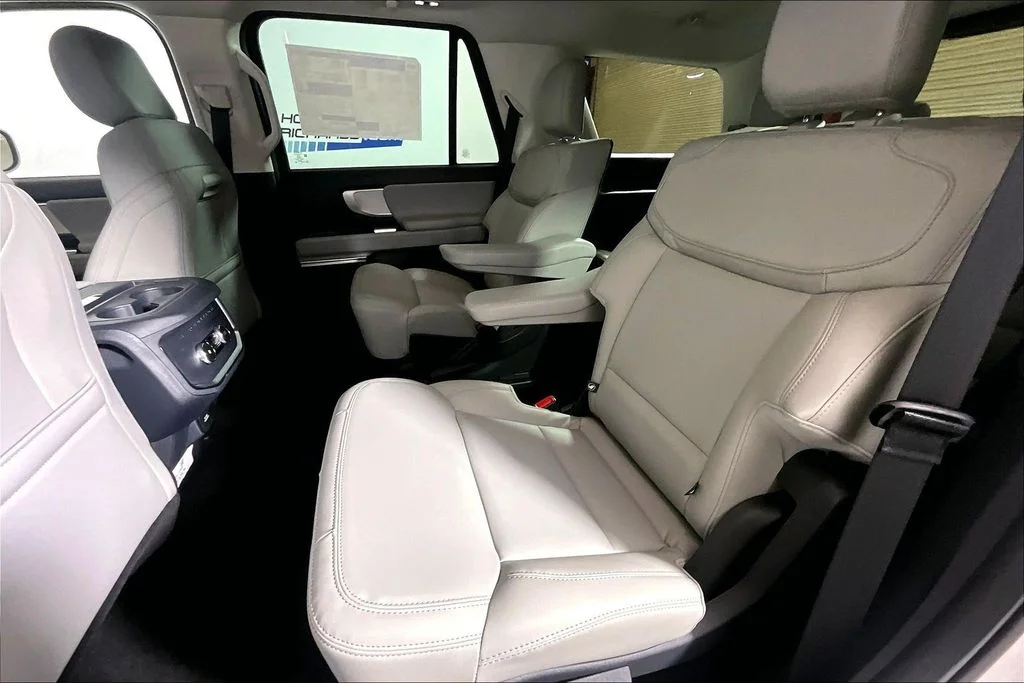 New 2026 Star White Metallic Tri-Coat Ford Active image 10