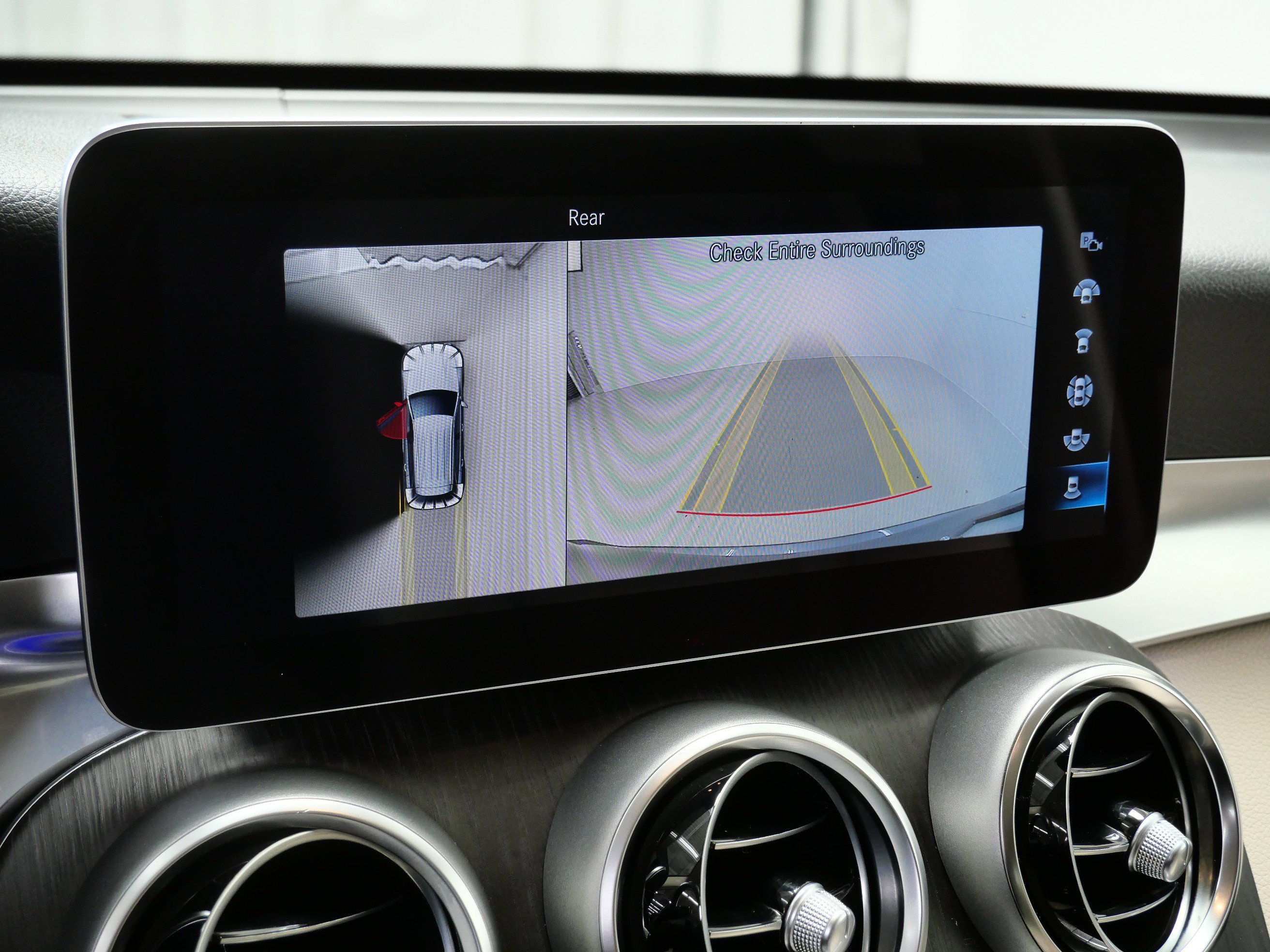 Used 2022 Selenite Grey Metallic Mercedes-Benz GLC 300 image 30