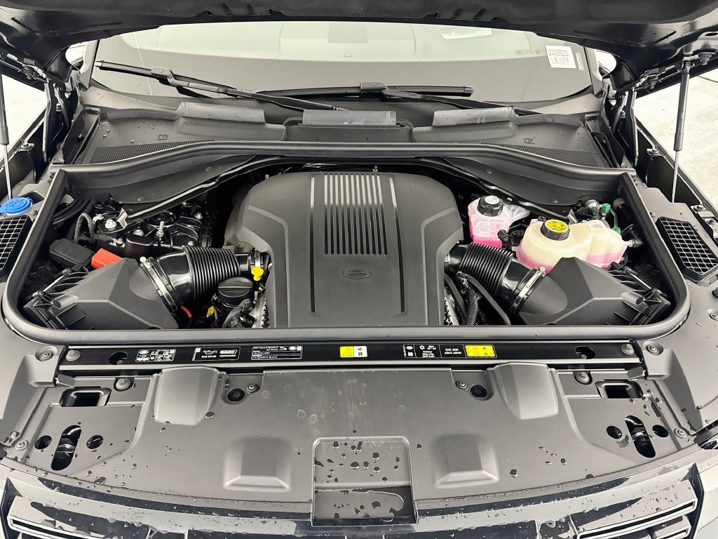 New 2027 Carpathian Grey Land Rover SE image 31